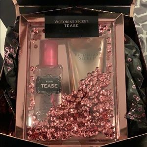 Victoria’s Secret TEASE mist and lotion set